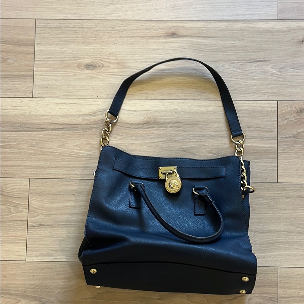 Michael Kors Navy                            Elegant Black Leather Handbag
